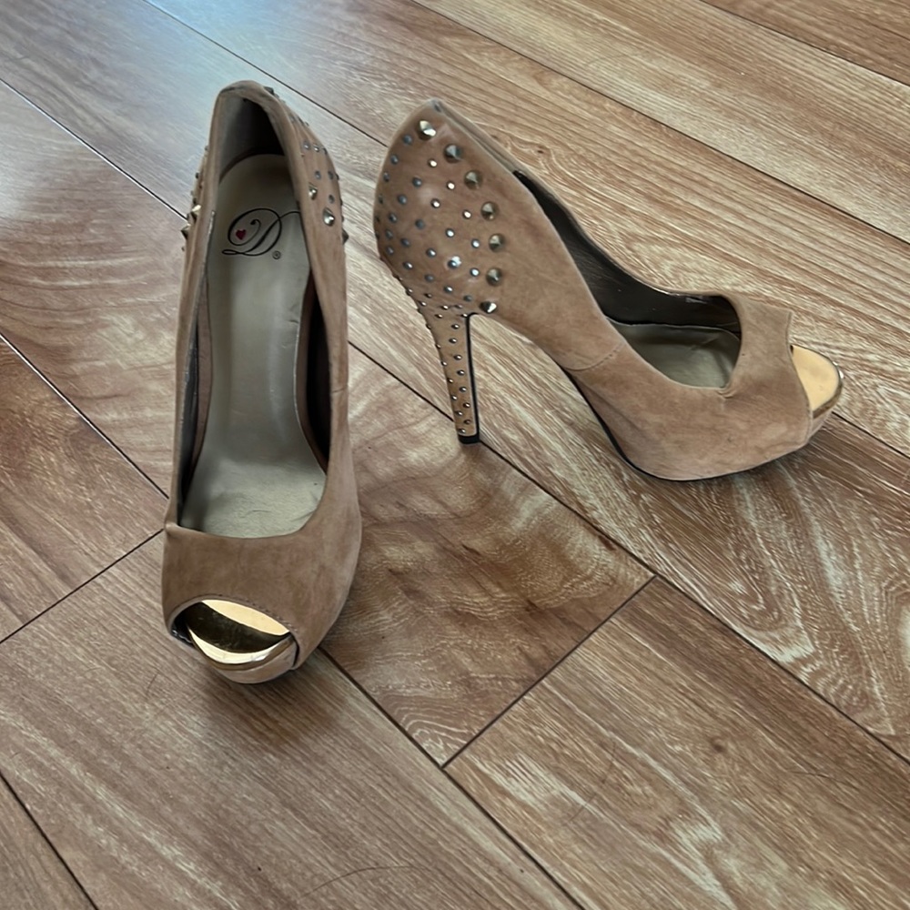 Size 6 stiletto heals